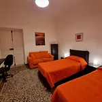 Wow 2 - 175 Mq - Posteggio Privato - Davanti Porto Traghetti - Fino A 10 Posti Letto - Balcone *