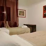 Wow 2 - 175 Mq - Posteggio Privato - Davanti Porto Traghetti - Fino A 10 Posti Letto - Balcone *