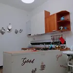Wow 2 - 175 Mq - Posteggio Privato - Davanti Porto Traghetti - Fino A 10 Posti Letto - Balcone 아파트 제노바