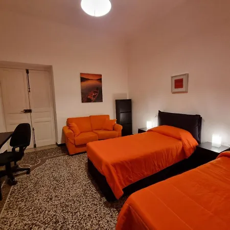 Wow 2 - 175 Mq - Posteggio Privato - Davanti Porto Traghetti - Fino A 10 Posti Letto - Balcone *