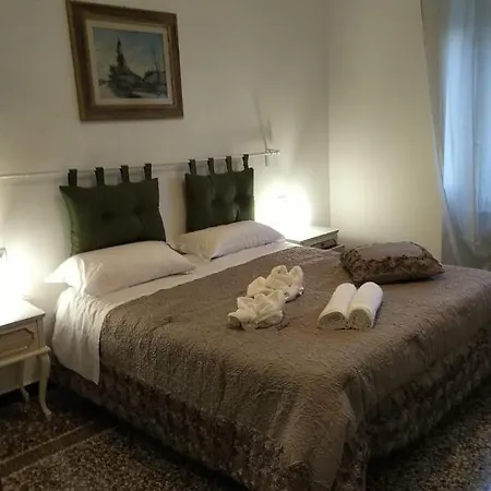 Wow 2 - 175 Mq - Posteggio Privato - Davanti Porto Traghetti - Fino A 10 Posti Letto - Balcone *