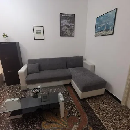 Wow 2 - 175 Mq - Posteggio Privato - Davanti Porto Traghetti - Fino A 10 Posti Letto - Balcone