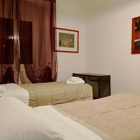 Wow 2 - 175 Mq - Posteggio Privato - Davanti Porto Traghetti - Fino A 10 Posti Letto - Balcone *