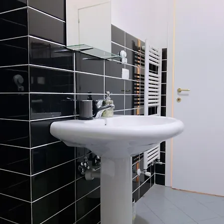 Wow 2 - 175 Mq - Posteggio Privato - Davanti Porto Traghetti - Fino A 10 Posti Letto - Balcone Genoa
