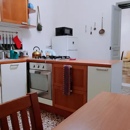 Wow 2 - 175 Mq - Posteggio Privato - Davanti Porto Traghetti - Fino A 10 Posti Letto - Balcone