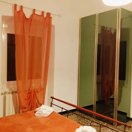 Wow 2 - 175 Mq - Posteggio Privato - Davanti Porto Traghetti - Fino A 10 Posti Letto - Balcone
