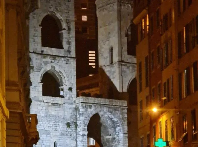 Wow 2 - 175 Mq - Posteggio Privato - Davanti Porto Traghetti - Fino A 10 Posti Letto - Balcone דירה