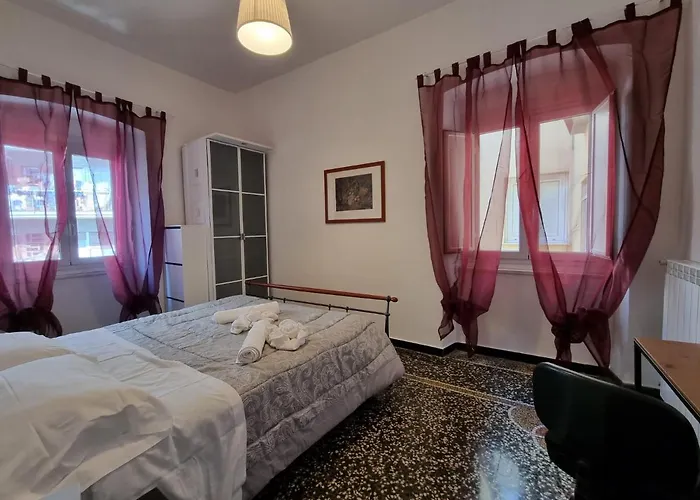 Wow 2 - 175 Mq - Posteggio Privato - Davanti Porto Traghetti - Fino A 10 Posti Letto - Balcone ג'נובה
