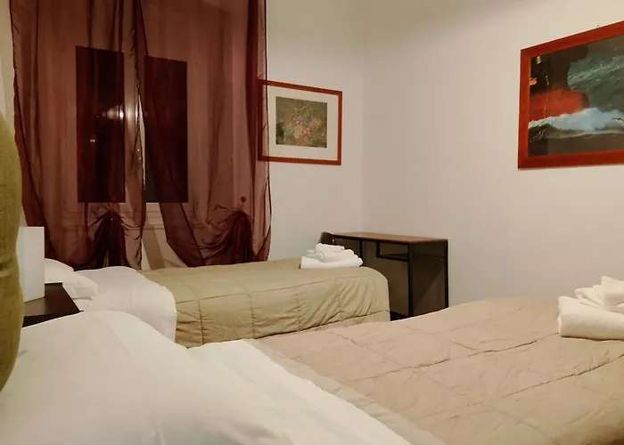 Wow 2 - 175 Mq - Posteggio Privato - Davanti Porto Traghetti - Fino A 10 Posti Letto - Balcone *