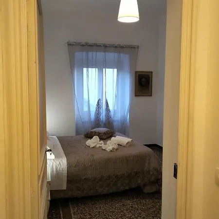 Wow 2 - 175 Mq - Posteggio Privato - Davanti Porto Traghetti - Fino A 10 Posti Letto - Balcone Apartament Genua