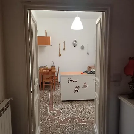 Wow 2 - 175 Mq - Posteggio Privato - Davanti Porto Traghetti - Fino A 10 Posti Letto - Balcone * Genua