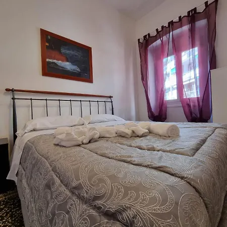 Wow 2 - 175 Mq - Posteggio Privato - Davanti Porto Traghetti - Fino A 10 Posti Letto - Balcone
