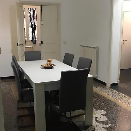 Wow 2 - 175 Mq - Posteggio Privato - Davanti Porto Traghetti - Fino A 10 Posti Letto - Balcone Apartament Genua