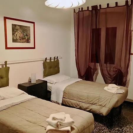 Apartment Wow 2 - 175 Mq - Posteggio Privato - Davanti Porto Traghetti - Fino A 10 Posti Letto - Balcone Genua