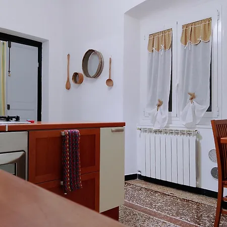 Wow 2 - 175 Mq - Posteggio Privato - Davanti Porto Traghetti - Fino A 10 Posti Letto - Balcone *