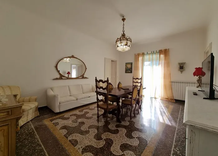 Wow 2 - 175 Mq - Posteggio Privato - Davanti Porto Traghetti - Fino A 10 Posti Letto - Balcone Apartmán *
