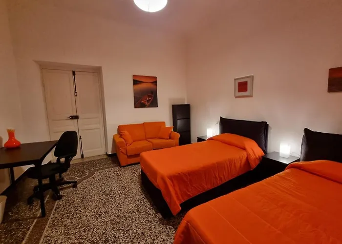 Wow 2 - 175 Mq - Posteggio Privato - Davanti Porto Traghetti - Fino A 10 Posti Letto - Balcone *