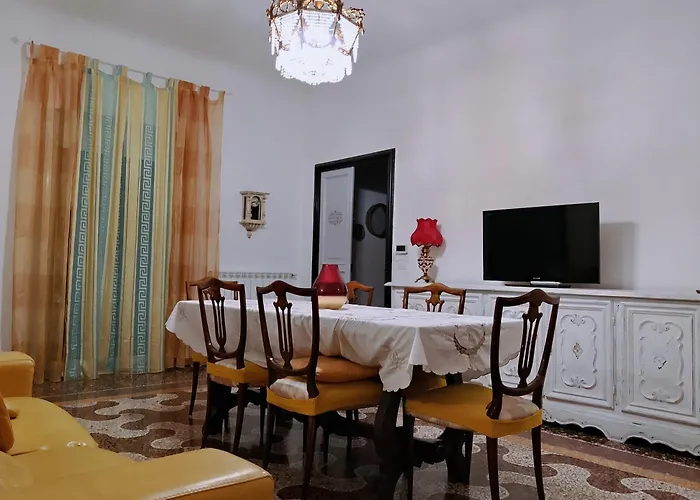 Wow 2 - 175 Mq - Posteggio Privato - Davanti Porto Traghetti - Fino A 10 Posti Letto - Balcone * Genua