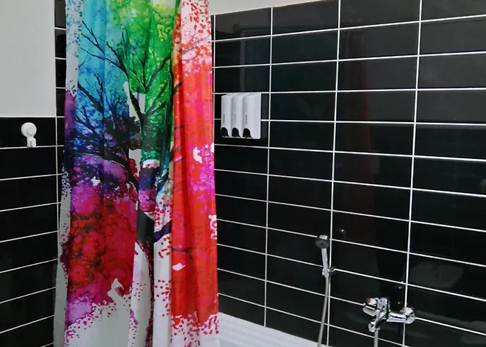 Apartment Wow 2 - 175 Mq - Posteggio Privato - Davanti Porto Traghetti - Fino A 10 Posti Letto - Balcone *