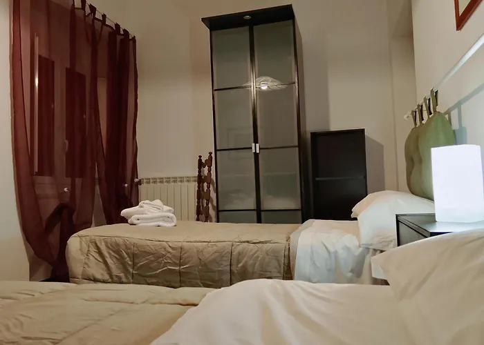 Wow 2 - 175 Mq - Posteggio Privato - Davanti Porto Traghetti - Fino A 10 Posti Letto - Balcone * Genua