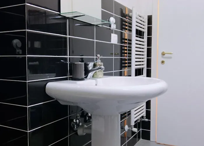 Wow 2 - 175 Mq - Posteggio Privato - Davanti Porto Traghetti - Fino A 10 Posti Letto - Balcone Genua