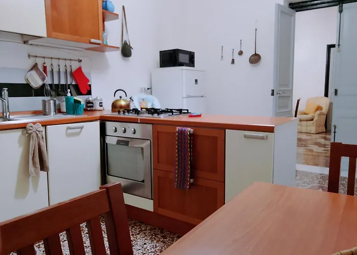 Wow 2 - 175 Mq - Posteggio Privato - Davanti Porto Traghetti - Fino A 10 Posti Letto - Balcone