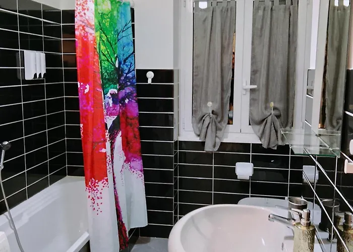 Wow 2 - 175 Mq - Posteggio Privato - Davanti Porto Traghetti - Fino A 10 Posti Letto - Balcone *