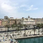Wow 2 - 175 Mq - Posteggio Privato - Davanti Porto Traghetti - Fino A 10 Posti Letto - Balcone * Genova
