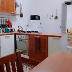 Wow 2 - 175 Mq - Posteggio Privato - Davanti Porto Traghetti - Fino A 10 Posti Letto - Balcone