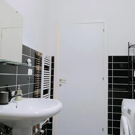 Wow 2 - 175 Mq - Posteggio Privato - Davanti Porto Traghetti - Fino A 10 Posti Letto - Balcone Appartamento Genova