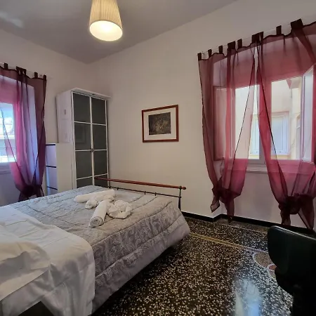 Wow 2 - 175 Mq - Posteggio Privato - Davanti Porto Traghetti - Fino A 10 Posti Letto - Balcone Gênes