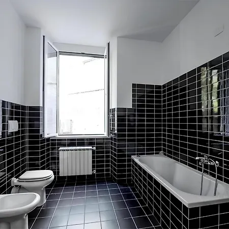 Wow 2 - 175 Mq - Posteggio Privato - Davanti Porto Traghetti - Fino A 10 Posti Letto - Balcone