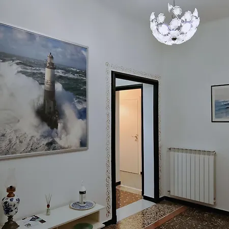 Wow 2 - 175 Mq - Posteggio Privato - Davanti Porto Traghetti - Fino A 10 Posti Letto - Balcone Gênes
